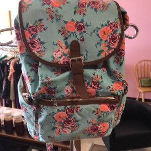 NWT Mudd Turq floral backpack,3 zip pkts magnet